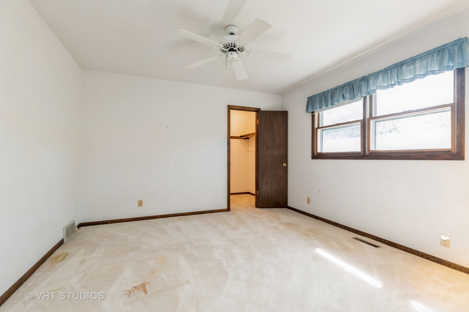 1335 Zange Drive Algonquin, IL 60102 - Photo 13 of 22 an empty room with windows and closet