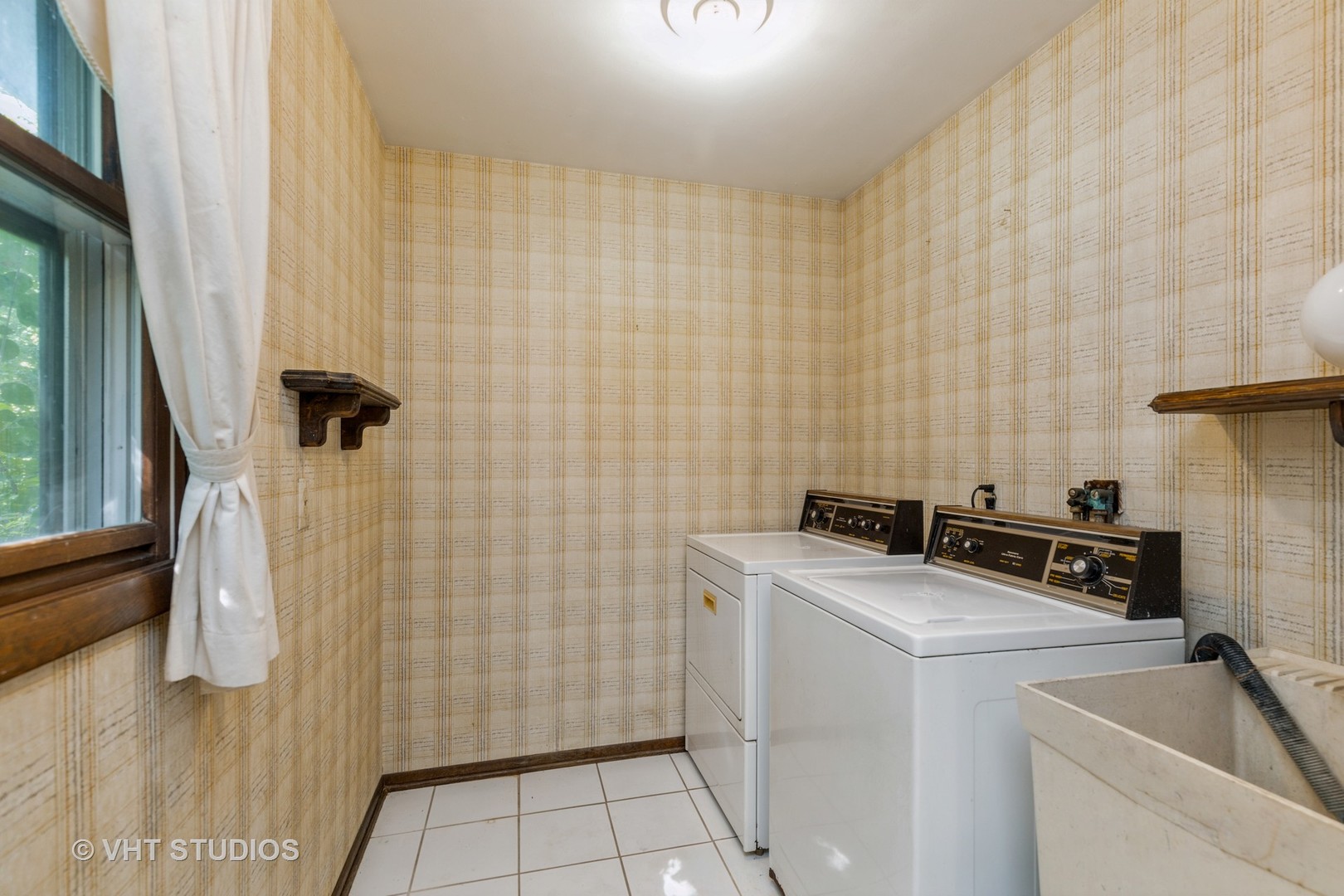 1335 Zange Drive Algonquin, IL 60102 - Photo 10 of 22 a view of storage room