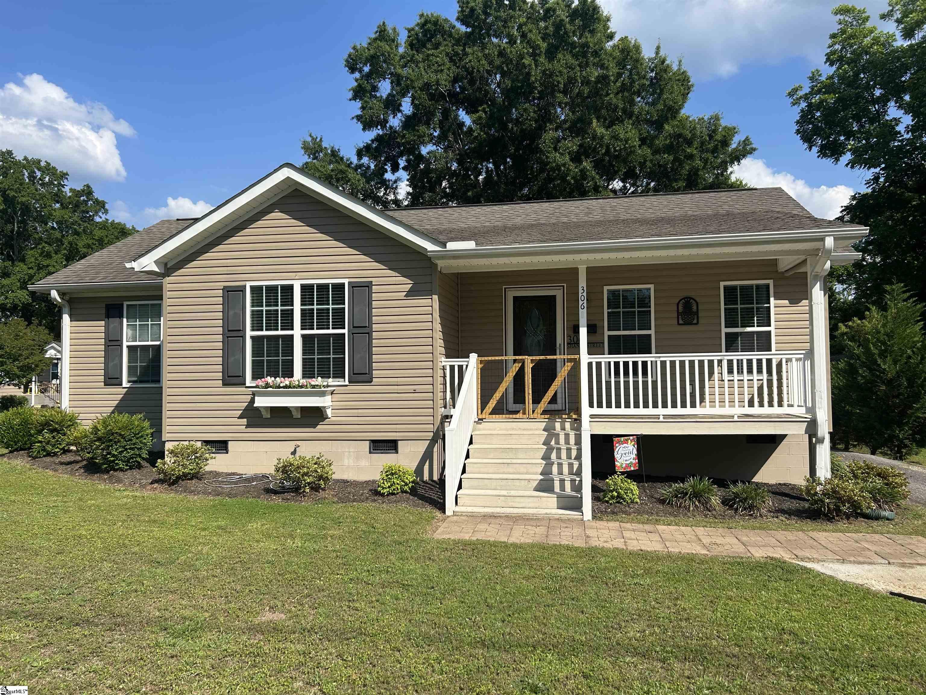 306 Shands Street Clinton, SC 29325 - Photo 3 of 41