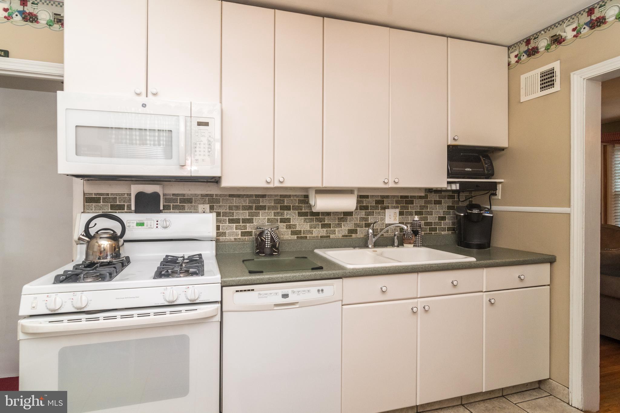 1902 Carton Road Hatboro, PA 19040 - Photo 16 of 45 Built in microwave