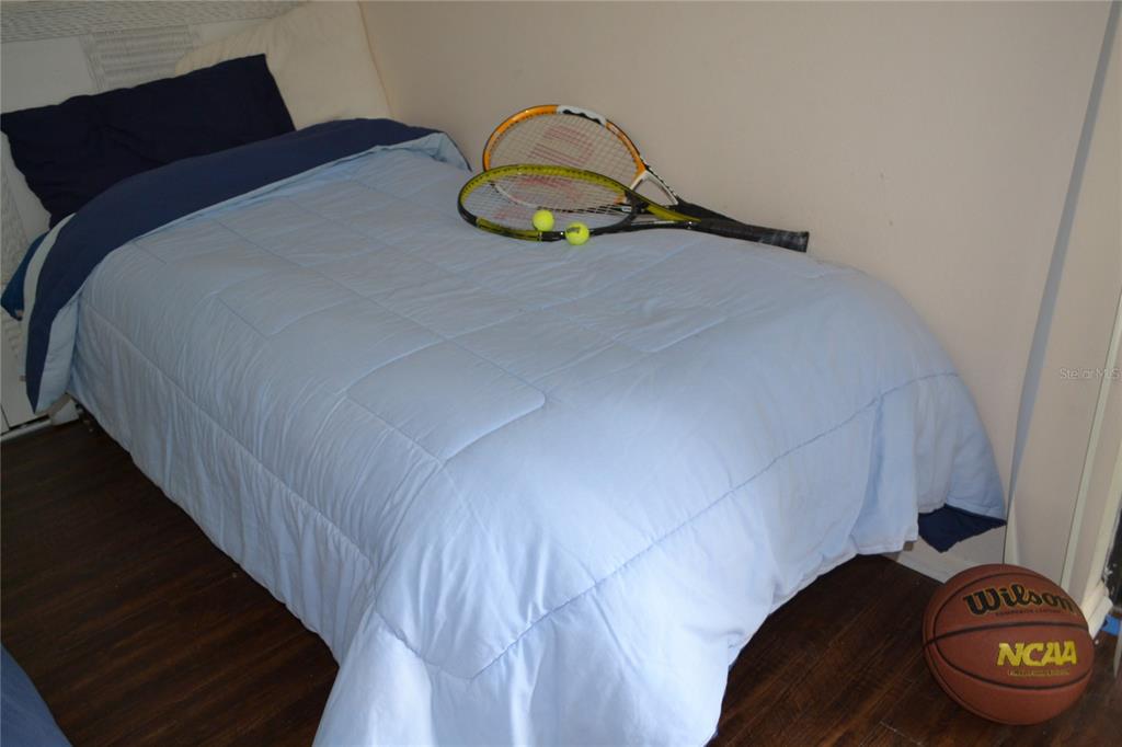 2375 Fox Chase Boulevard, Unit 260 Palm Harbor, FL 34683 - Photo 9 of 38 a bedroom with a bed and a lamp