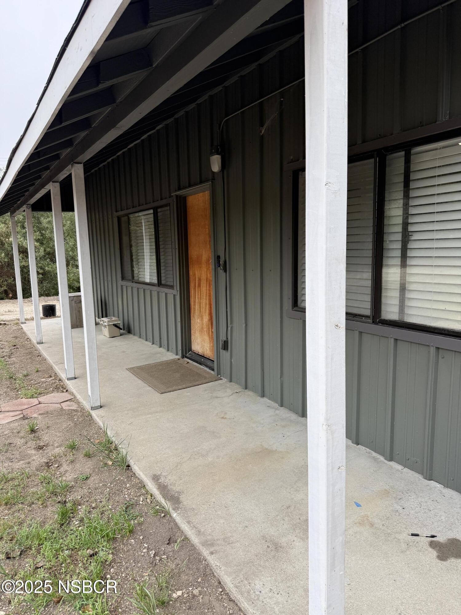 a view of backyard of the house