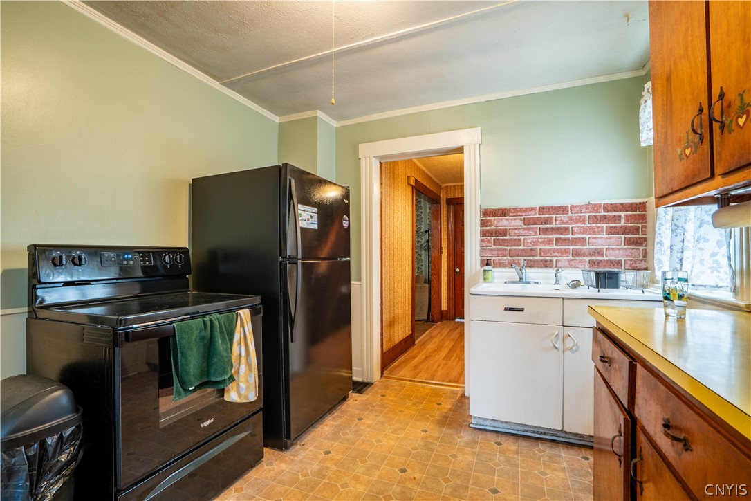 519 Broadway Street Oneida, NY 13421 - Photo 7 of 47