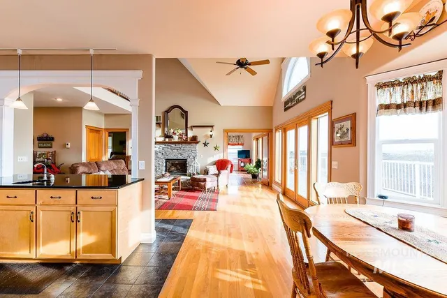 $915,000 | 18072 Central Grd, Genesee, ID 83832