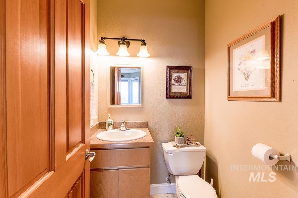 18072 Central Grd Genesee, ID 83832 - Photo 19 of 50 Bathroom featuring vanity and a textured wall