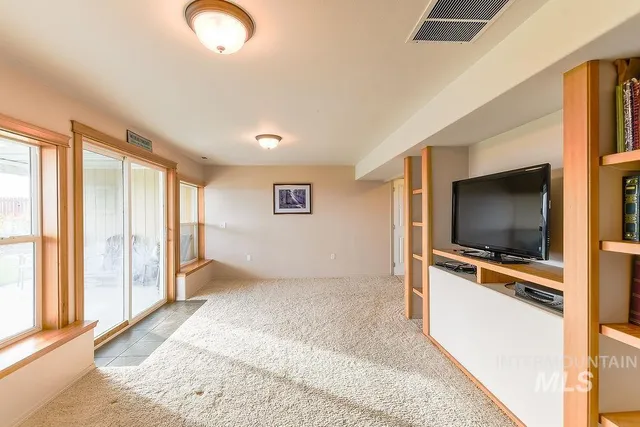 $915,000 | 18072 Central Grd, Genesee, ID 83832