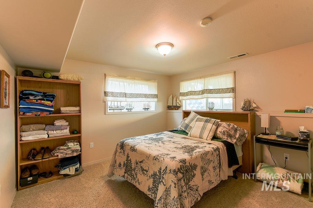 18072 Central Grd Genesee, ID 83832 - Photo 37 of 50 Bedroom featuring carpet and a textured ceiling