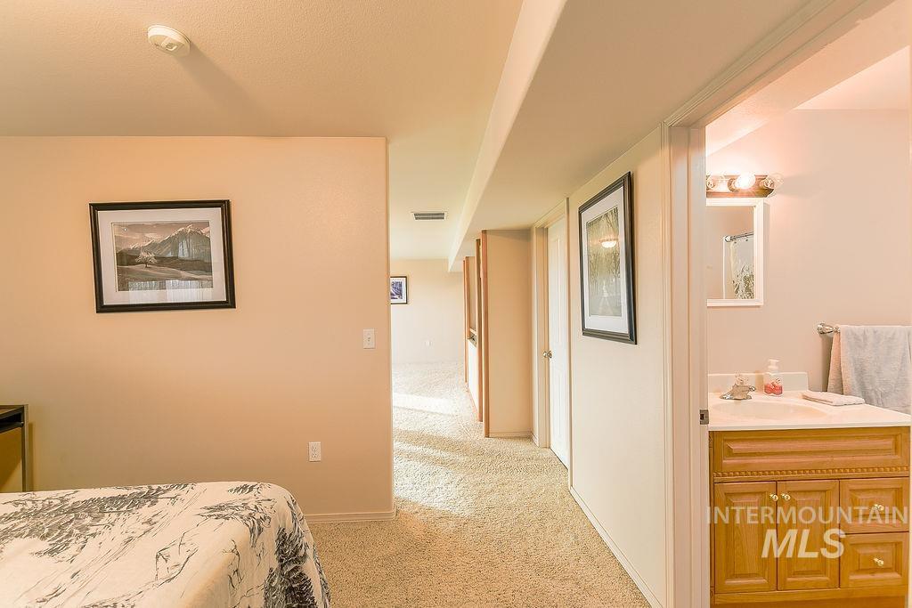 18072 Central Grd Genesee, ID 83832 - Photo 38 of 50 Bedroom featuring light carpet and a sink