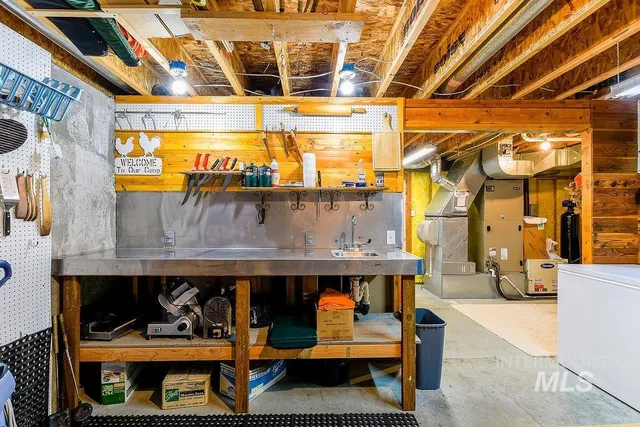 $915,000 | 18072 Central Grd, Genesee, ID 83832