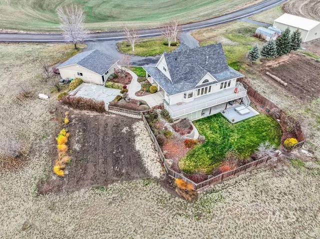 $915,000 | 18072 Central Grd, Genesee, ID 83832