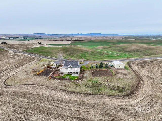 $915,000 | 18072 Central Grd, Genesee, ID 83832