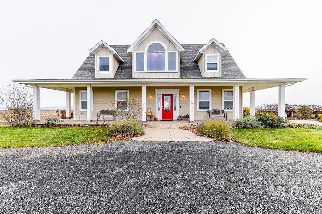 18072 Central Grd Genesee, ID 83832 - Photo 6 of 50 View of front facade featuring a front yard, a porch, and roof with shingles