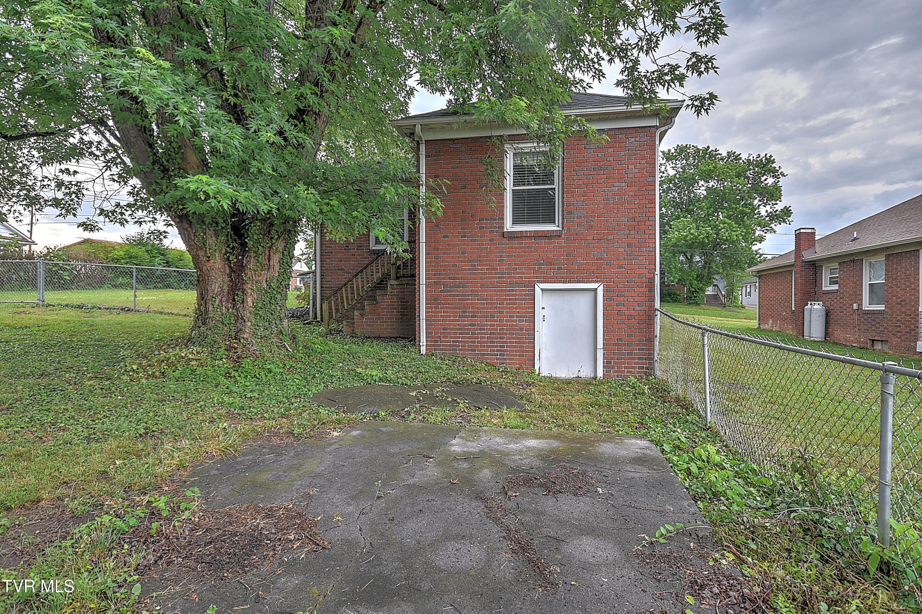 818 Birch Street Kingsport, TN 37664 - Photo 35 of 37 818 Birch BJ-35