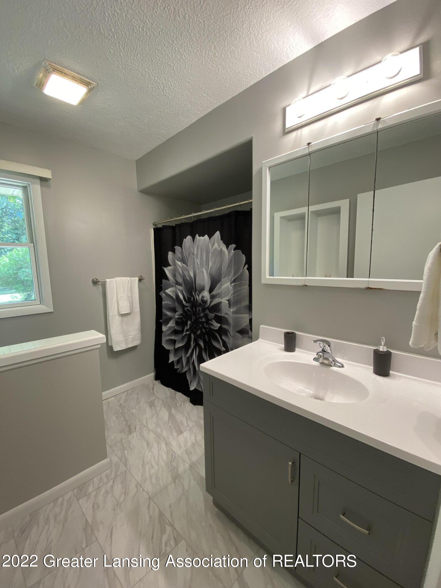 1905 West Jolly Road Lansing, MI 48910 - Photo 22 of 37 20220627_210054105_iOS