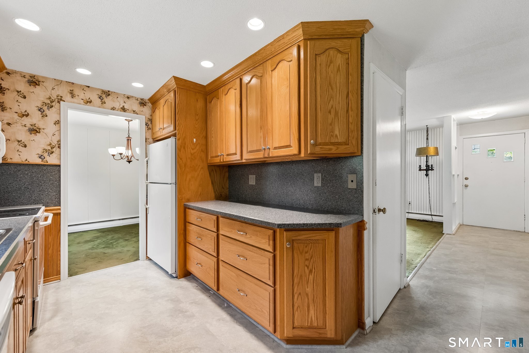29 Collier Circle Hamden, CT 06518 - Photo 10 of 32