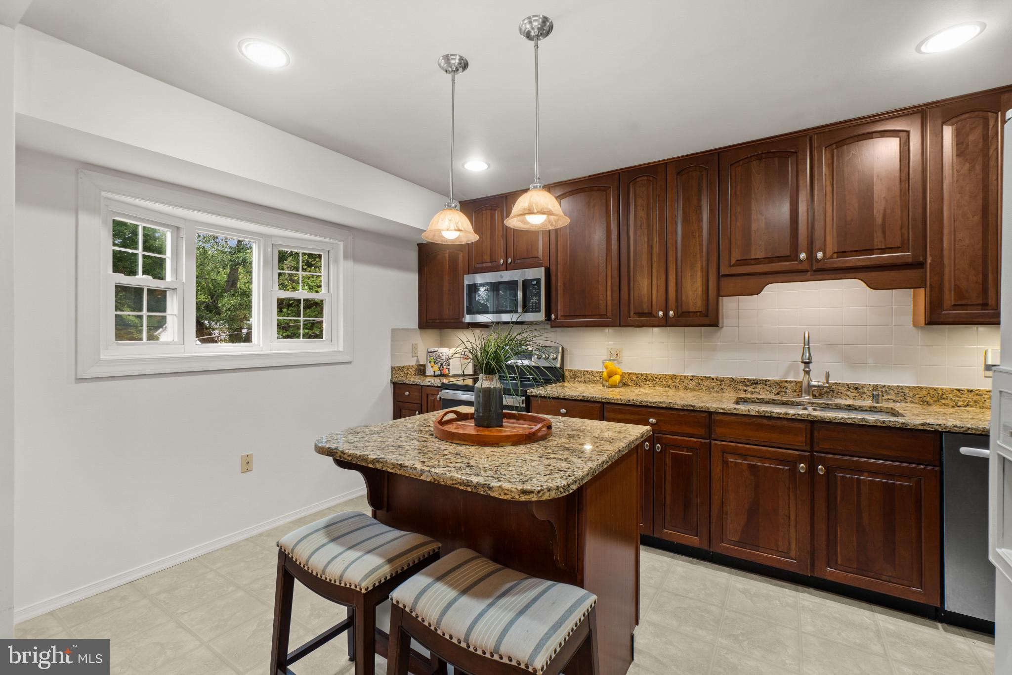 626 Edwards Road Annapolis, MD 21409 - Photo 11 of 40 Granite island with seating