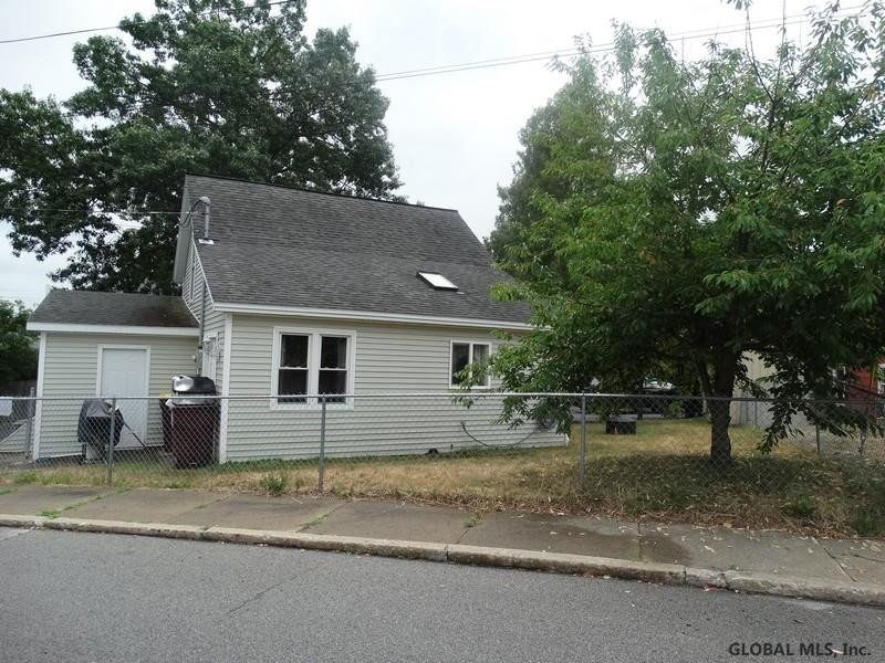 9 Champlain Road Stillwater, NY 12170 - Photo 4 of 22 Photo 4