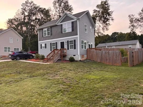 $270,000 | 606 East Carpenter Street, Dallas, NC 28034