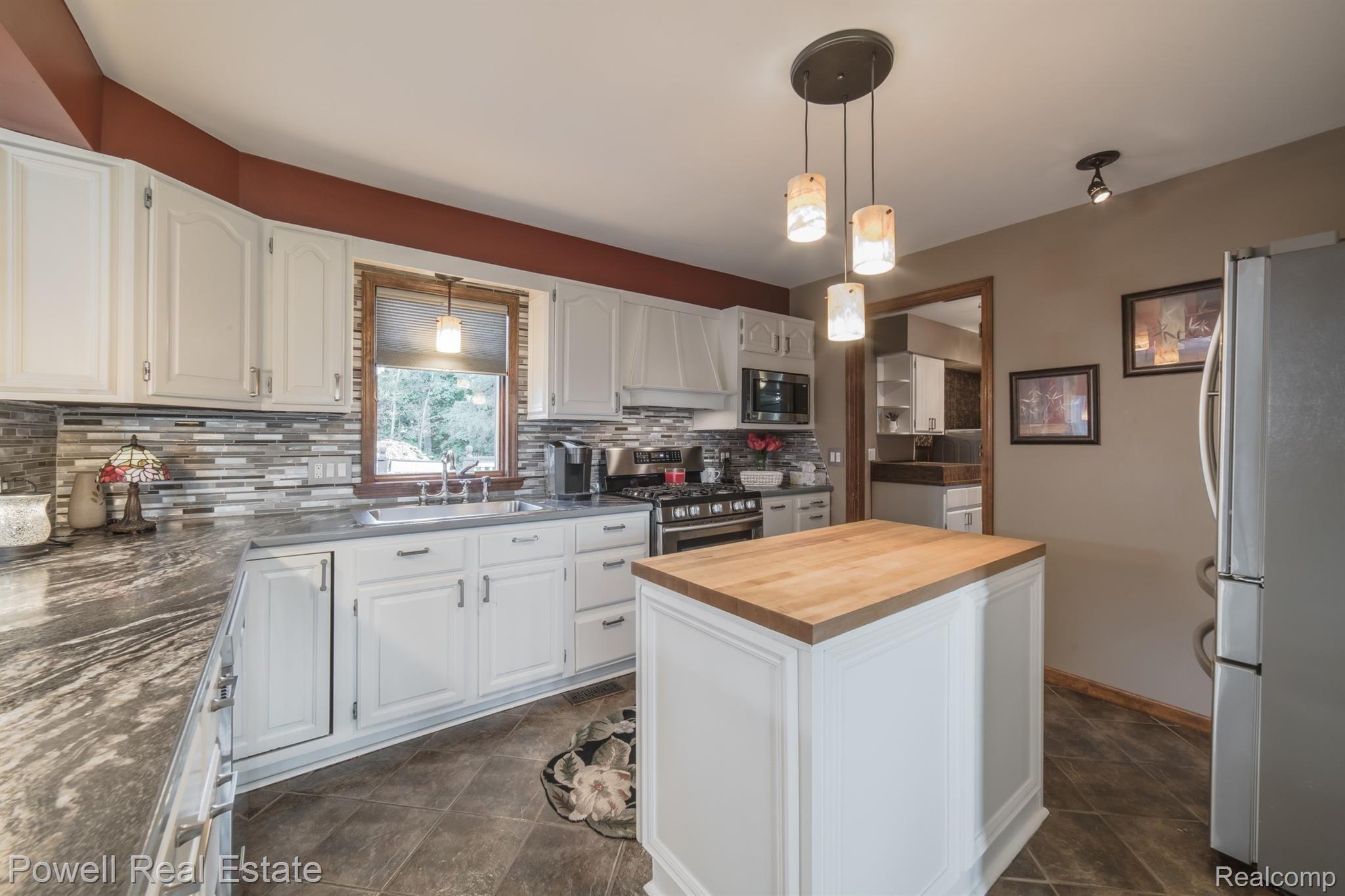 3967 Rochester Road Dryden, MI 48428 - Photo 9 of 27 CEERAMIC TILES HEATED...TOASTY TOES