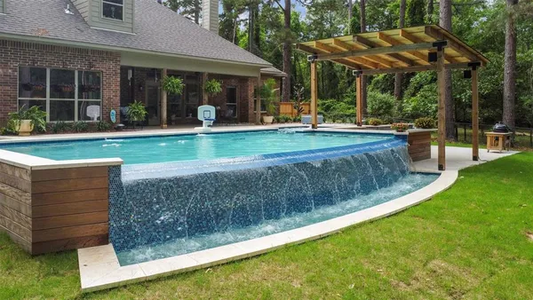 $769,900 | 18551 Lazy Lane, Flint, TX 75762