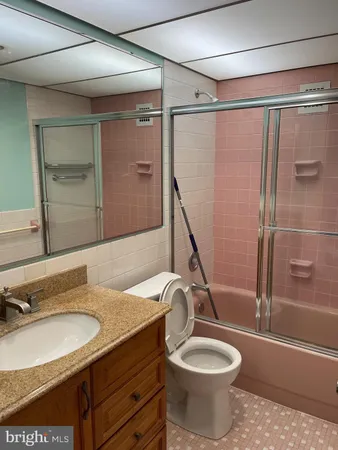 $2,750 | 1001 City Avenue, Unit E1107, Wynnewood, PA 19096