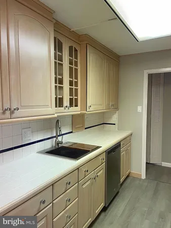 $2,750 | 1001 City Avenue, Unit E1107, Wynnewood, PA 19096