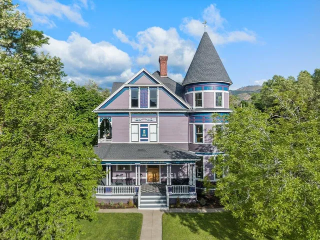 $995,000 | 223 North Oregon Street, Yreka, CA 96097