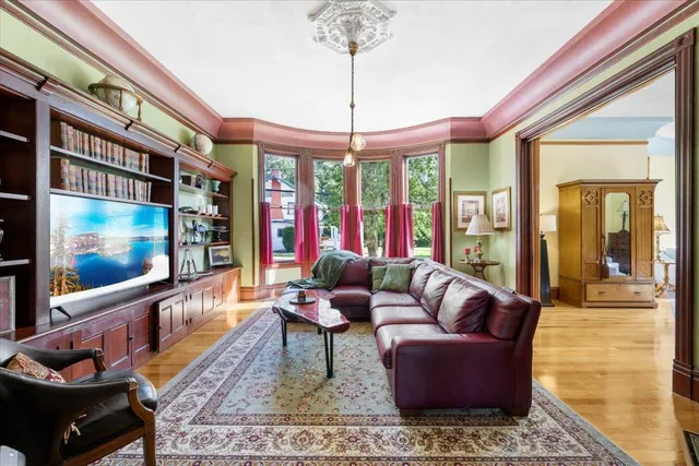 $995,000 | 223 North Oregon Street, Yreka, CA 96097