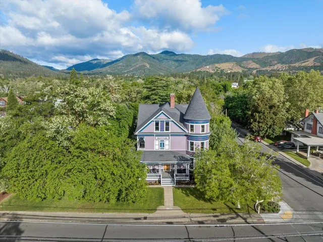 $995,000 | 223 North Oregon Street, Yreka, CA 96097