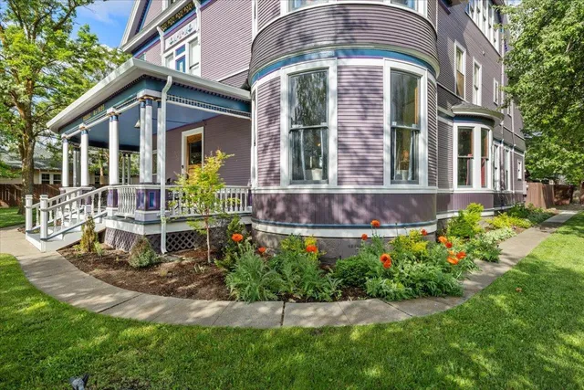 $995,000 | 223 North Oregon Street, Yreka, CA 96097