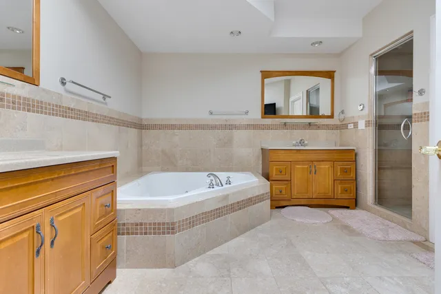 $775,000 | 431 East Oakwood Drive, Barrington, IL 60010