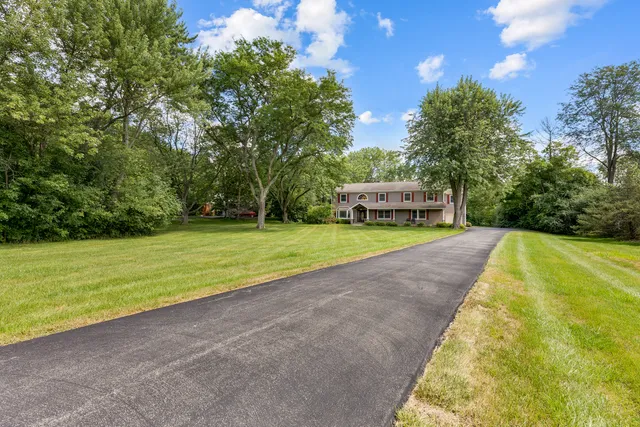 $775,000 | 431 East Oakwood Drive, Barrington, IL 60010
