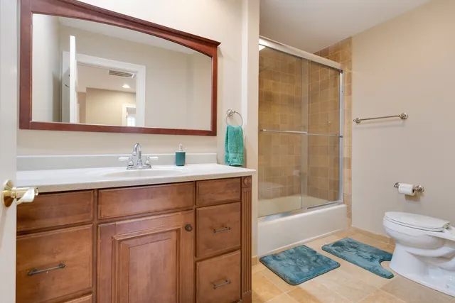 $775,000 | 431 East Oakwood Drive, Barrington, IL 60010