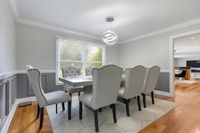 $775,000 | 431 East Oakwood Drive, Barrington, IL 60010