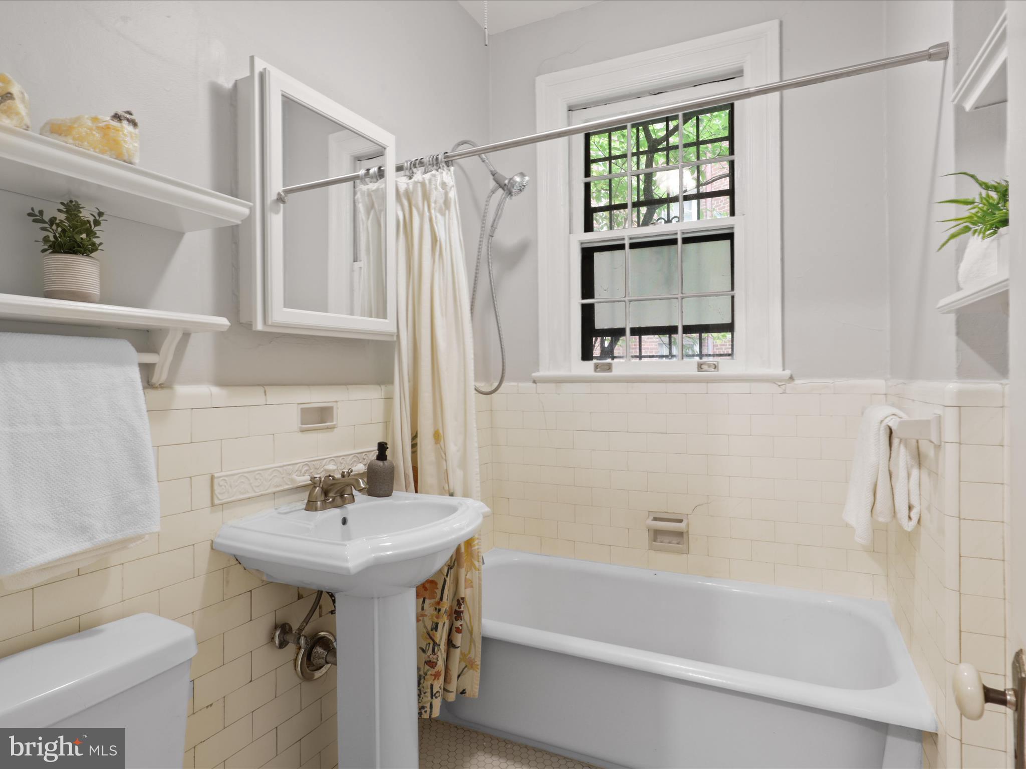 2707 Adams Mill Road Northwest, Unit 108 Washington, DC 20009 - Photo 8 of 20 a bathroom with a sink and a bathtub