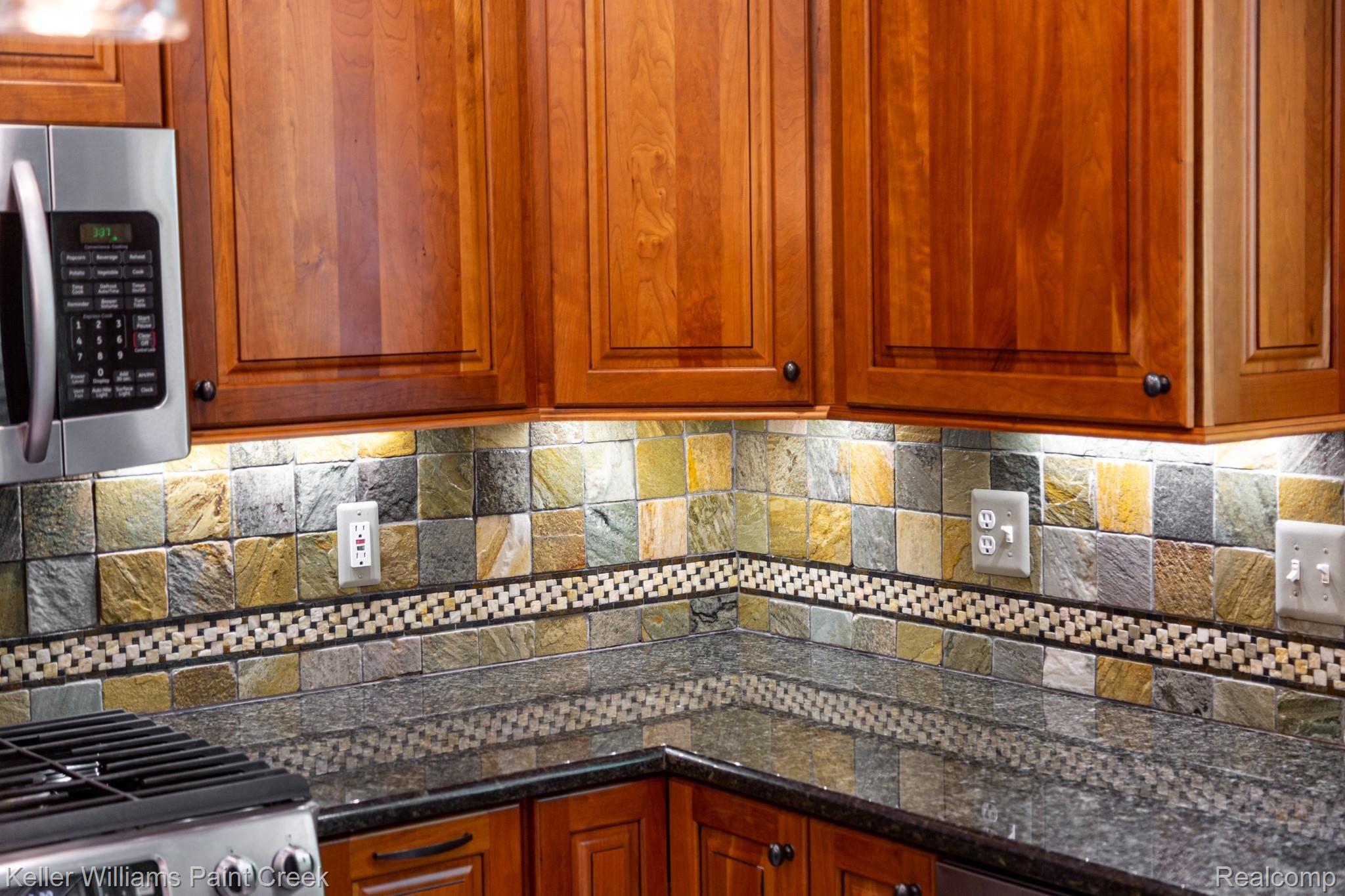 2452 Pleasant View Drive Rochester, MI 48306 - Photo 26 of 52 Under cabinet lighting!