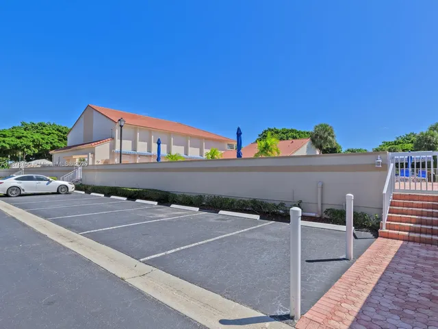 $460,000 | 7889 Lake Sands Drive, Delray Beach, FL 33446