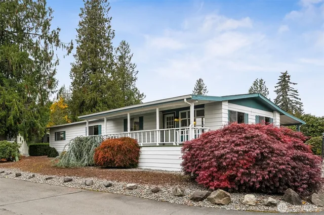 a view of front of house with a yard