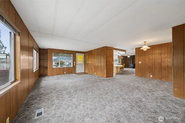 a view of entryway with kitchen