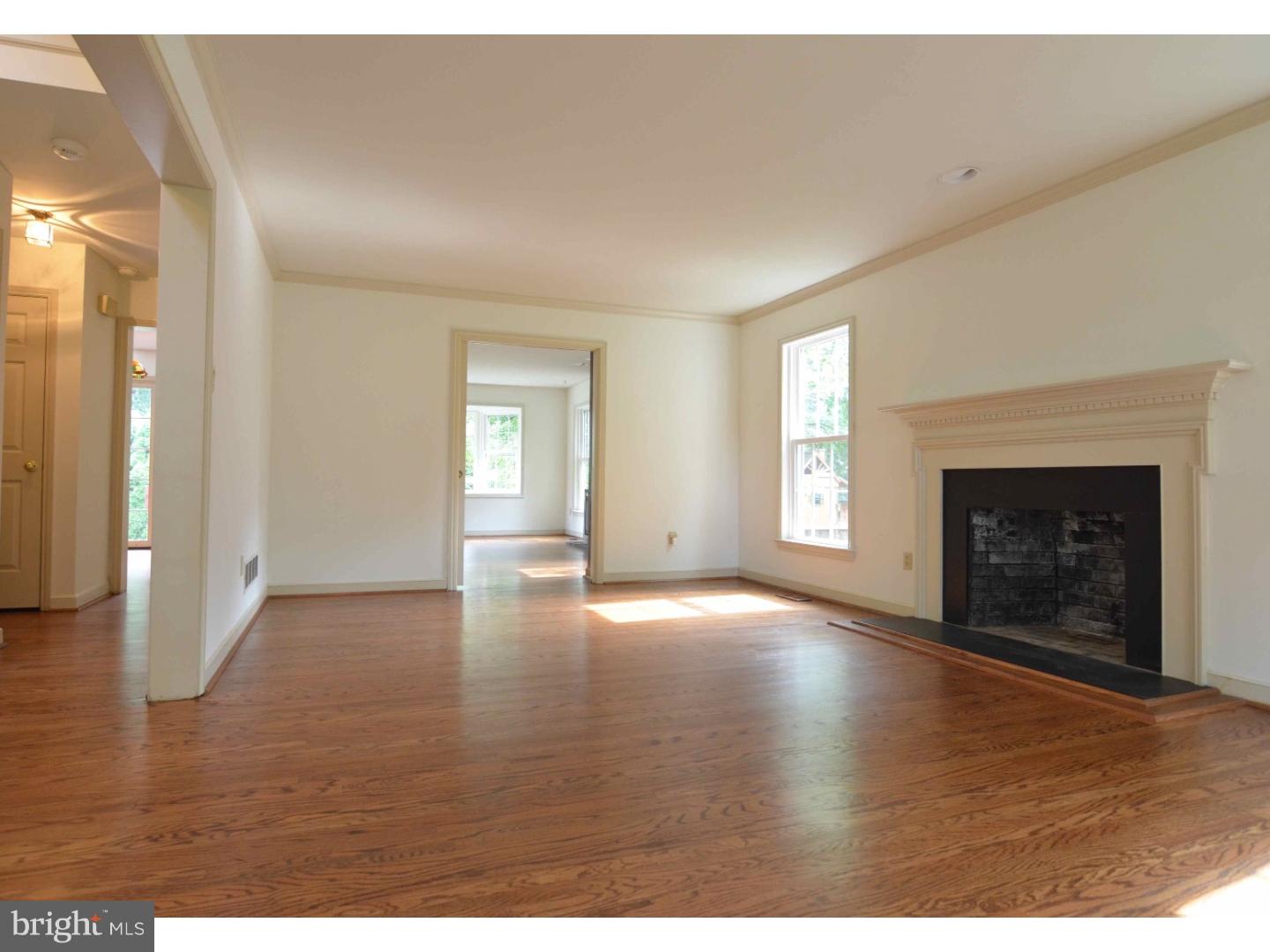 23 Fariston Road Wayne, PA 19087 - Photo 6 of 22 Living Room
