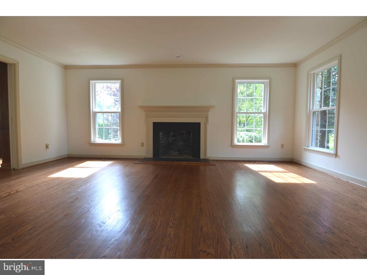 23 Fariston Road Wayne, PA 19087 - Photo 7 of 22 Living Room