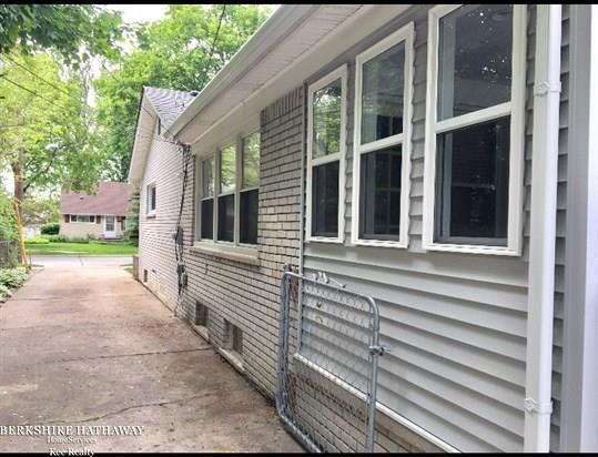 3402 Durham Road Royal Oak, MI 48073 - Photo 40 of 41 31363620-39.JPG