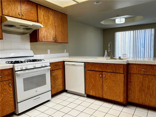 $2,800 | 375 East Phillips Boulevard, Pomona, CA 91766