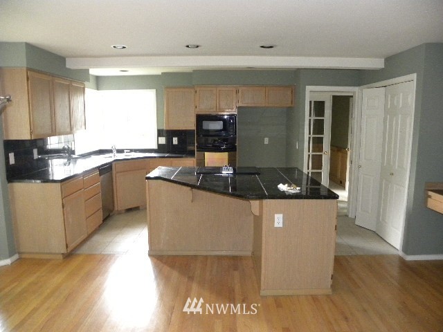 10221 Northeast 151st Street Bothell, WA 98011 - Photo 11 of 17 Gallery Image 11