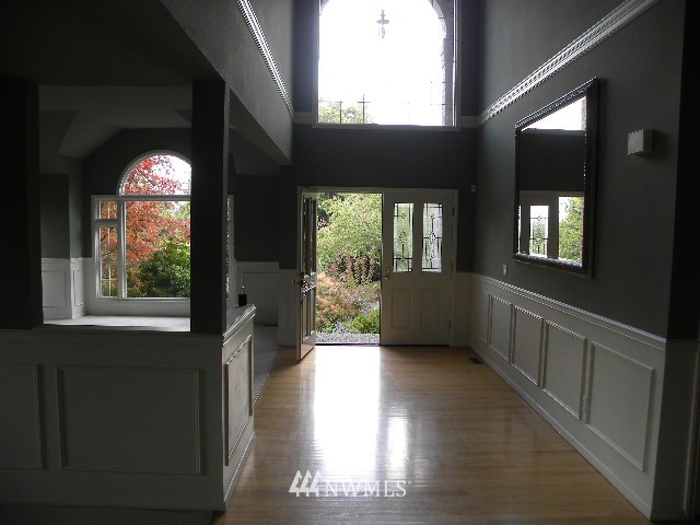 10221 Northeast 151st Street Bothell, WA 98011 - Photo 4 of 17 Gallery Image 4