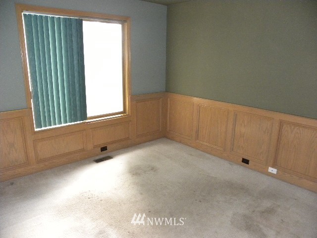 10221 Northeast 151st Street Bothell, WA 98011 - Photo 5 of 17 Gallery Image 5