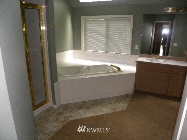 10221 Northeast 151st Street Bothell, WA 98011 - Photo 8 of 17 Gallery Image 8