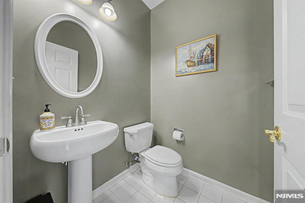 1 Skytop Ridge Oakland, NJ 07436 - Photo 16 of 43