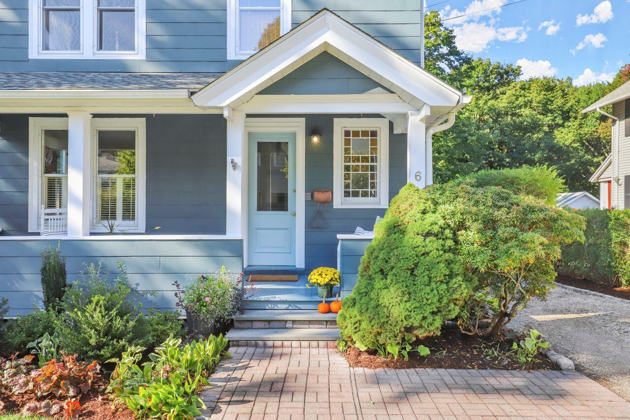 6 Park Lane Darien, CT 06820 - Photo 3 of 34 a front view of a house with garden