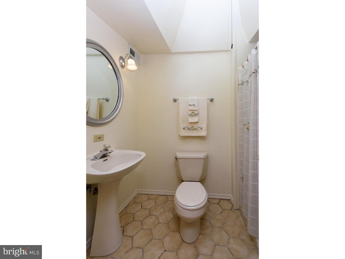 1604 Hampton Road Havertown, PA 19083 - Photo 15 of 25 Bathroom
